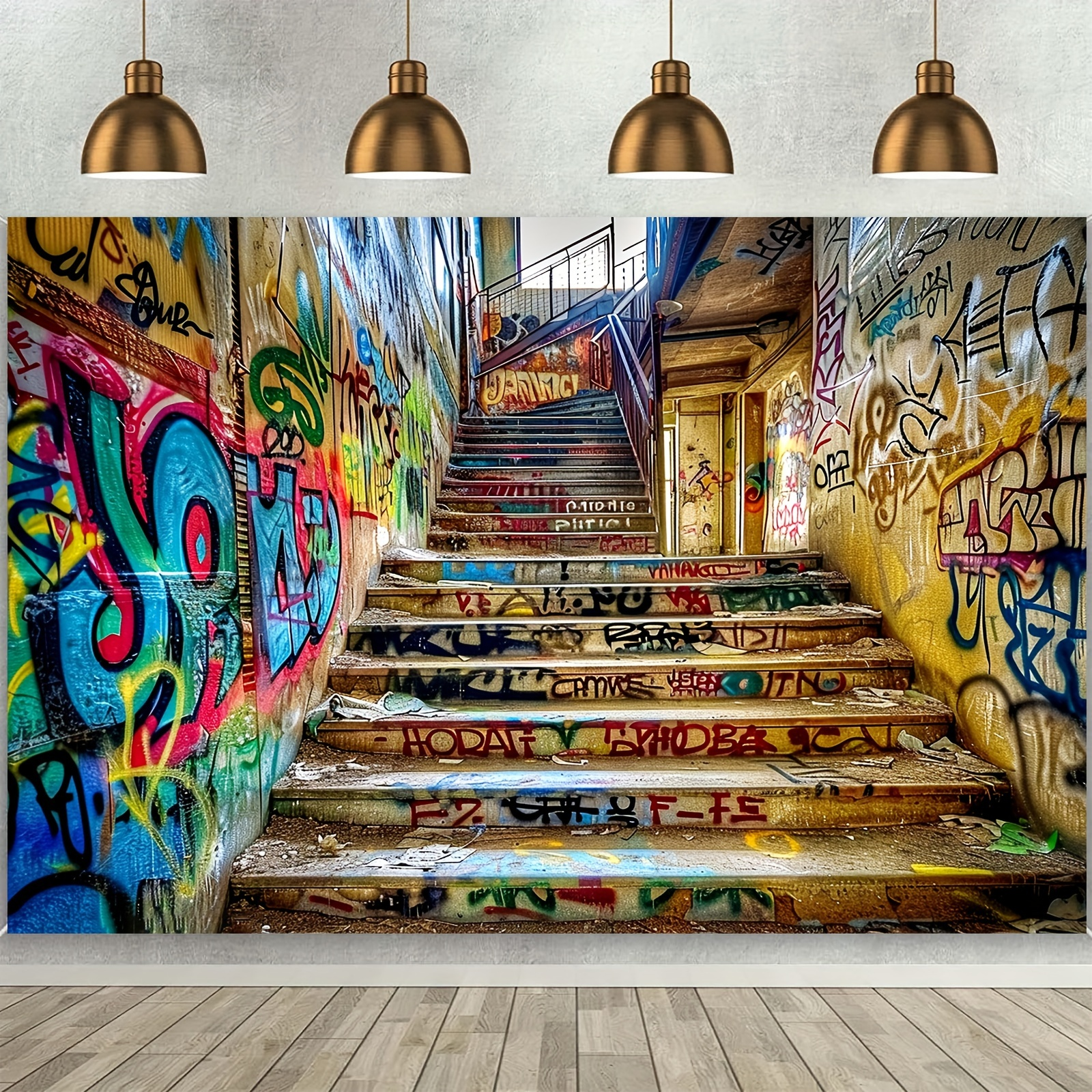 Vibrant urban street graffiti  – Street Fashion Urban Bewertung und Preis