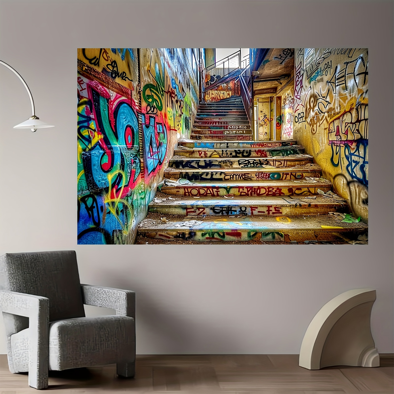 Vibrant urban street graffiti  – Street Fashion Urban Bewertung und Preis